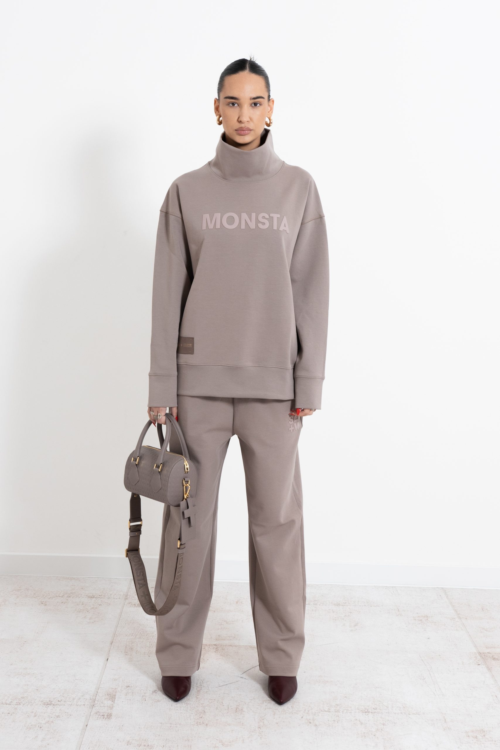 MONSTA gray tracksuit woman